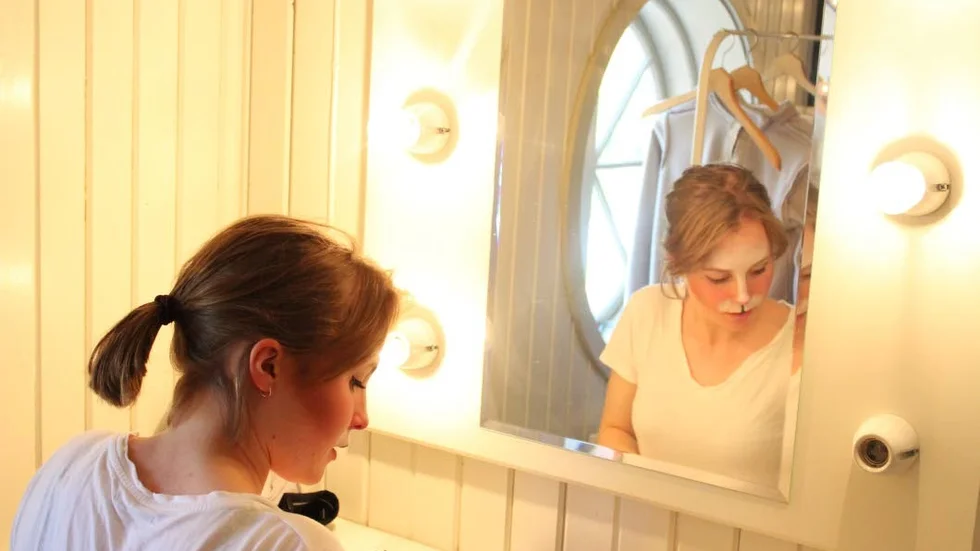 Disa Bäck (Maja).