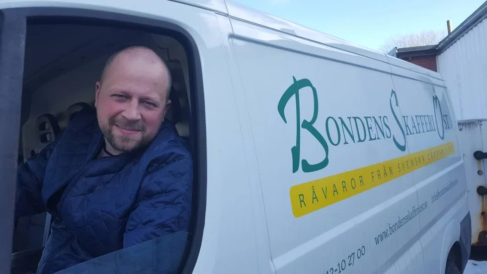 Lokala råvaror, så fort som möjligt mellan gård och krog. Det är Petter Kocks filosofi. Han är en av två delägare till nystartade Bondens Skafferi Öst, som är en länk mellan små producenter och krogar i Östergötland.