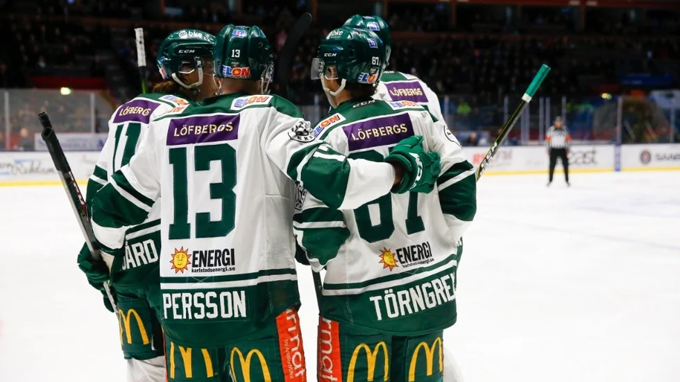 LINKÖPING 20180301 
Färjestads Ilari Melart har gjort 0-1 under torsdagens ishockeymatch i SHL mellan Linköpings HC och Färjestad BK. i Saab Arena. 
Foto: Stefan Jerrevång / TT / kod 60160