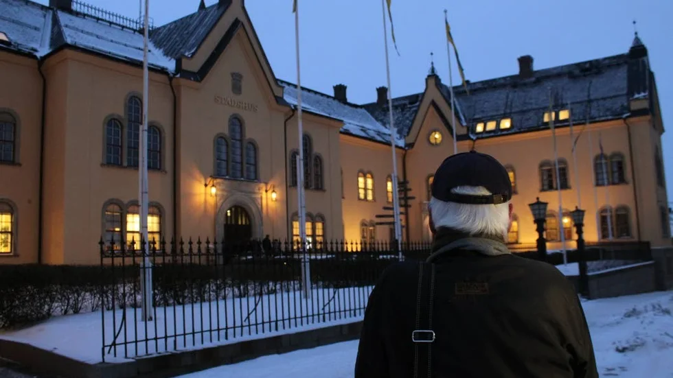 Kritisk. Björn Ribers (SD), ledamot i regionfullmäktige valde att kritisera sitt parti på öppen gata, med megafon.