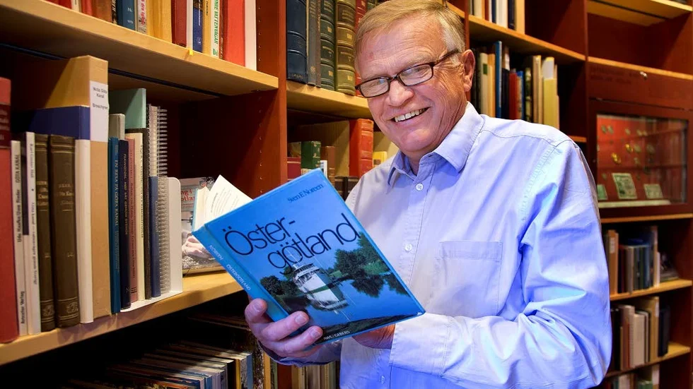 Förebild. Den förre länsantikvarien Sven Noreen är en av Gunnar Elfströms förebilder och ska han rekommendera en bok i Östgötarummet på stifts- och landbiblioteket så blir det Noreens Östergötland.