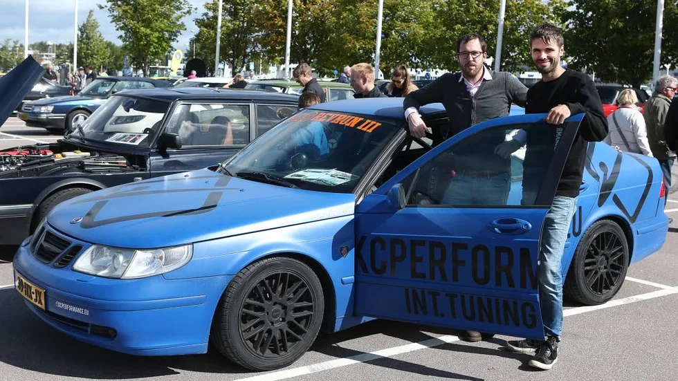 Långväga gäster. Kazimir Van Hooijdonk och kollegan Pieter Hermans från Holland driver en firma som bygger gamla bilar från grunden.