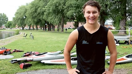 Mats Jonsson är en av Sportis Camps unga ledare. Han håller i kanotpolo i Stångån.