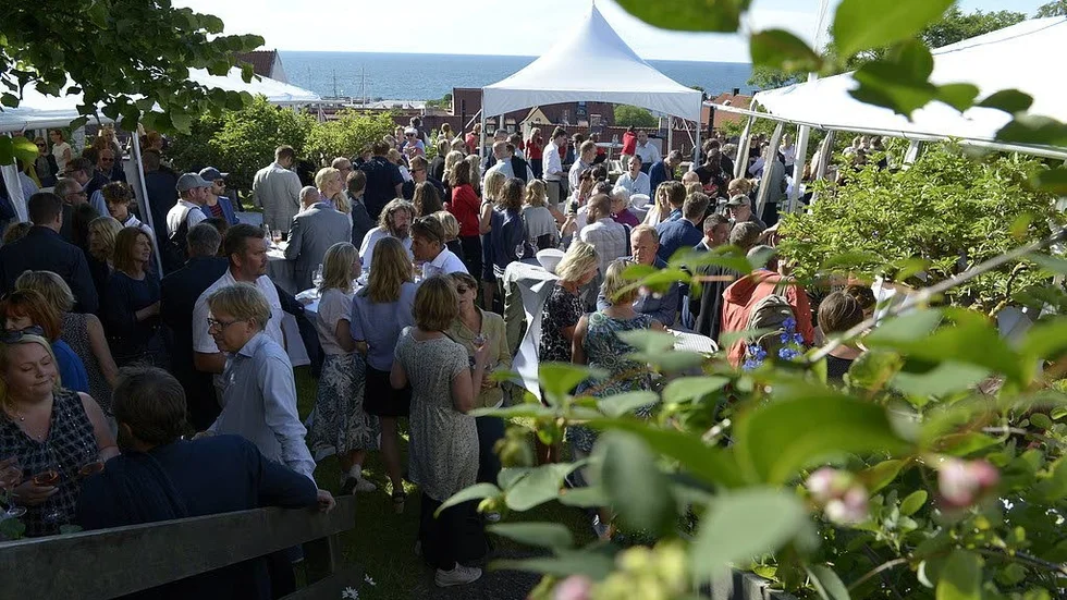 Almedalen. Mingel över åsiktsgränserna.