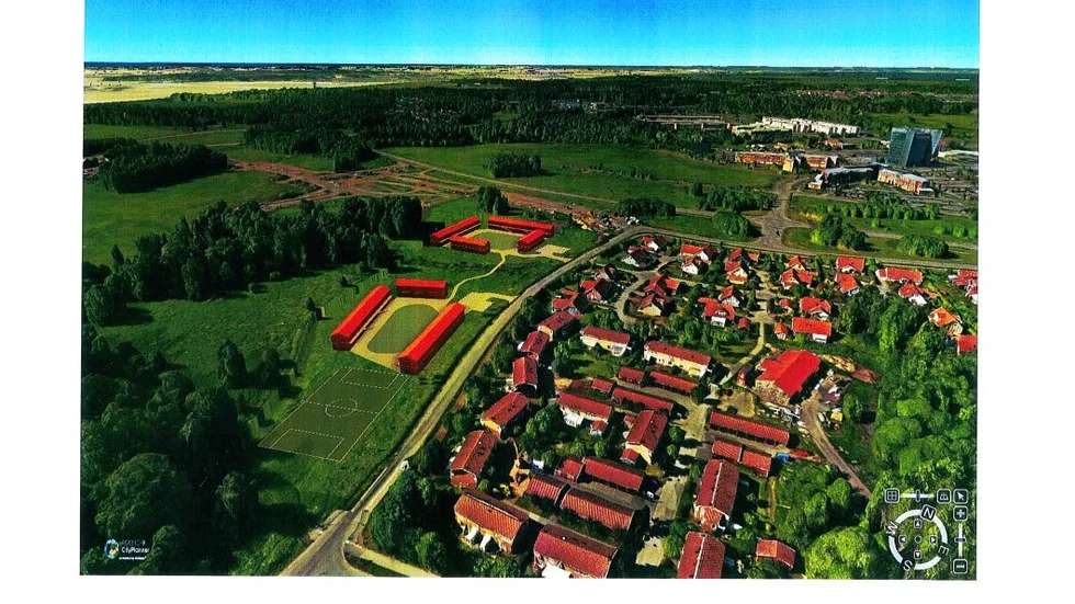 Väster om Lambohov planeras flyktingboendet. Det är de sju byggnaderna till vänster i bild.
