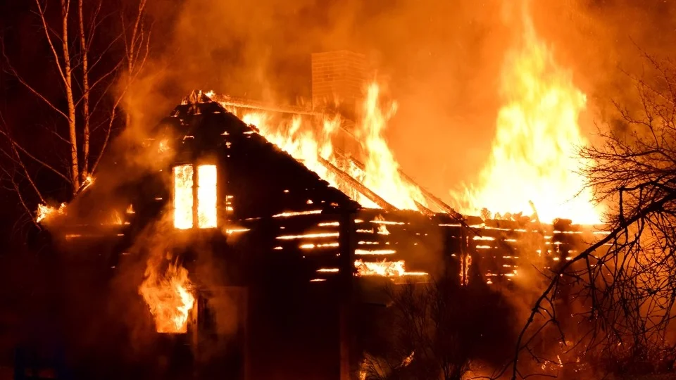 Brandförlopp gick snabbt i den gamla timrade byggnaden.