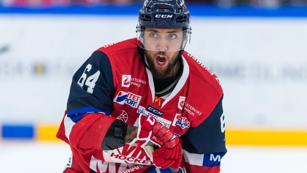 180923 Vsterviks Alexander Lindqvist Hansen under ishockeymatchen i Hockeyallsvenskan mellan Vstervik och AIK den 23 september 2018 i Vstervik.
Foto: Daniel Nestor / BILDBYRN / COP 172