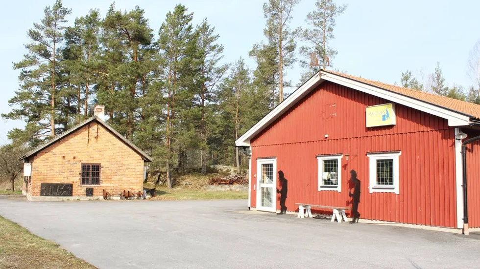 Den gamla Smedjan i Jansbo är till salu.