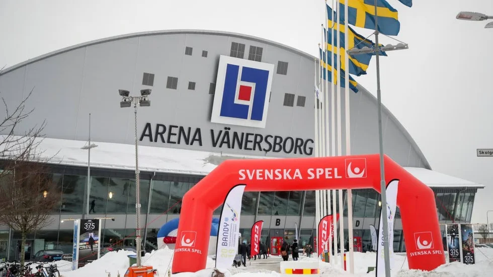 Budgeten sprack när Vänersborgs kommun byggde en bandyhall.