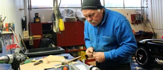 De bygger sig varsin sportbil