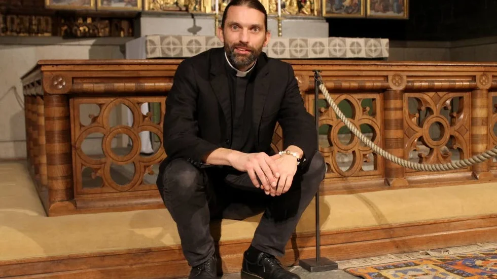 Präst. "Tystnaden är pausen när vi hinner landa i oss själva och i Gud", säger Felix Egegren.