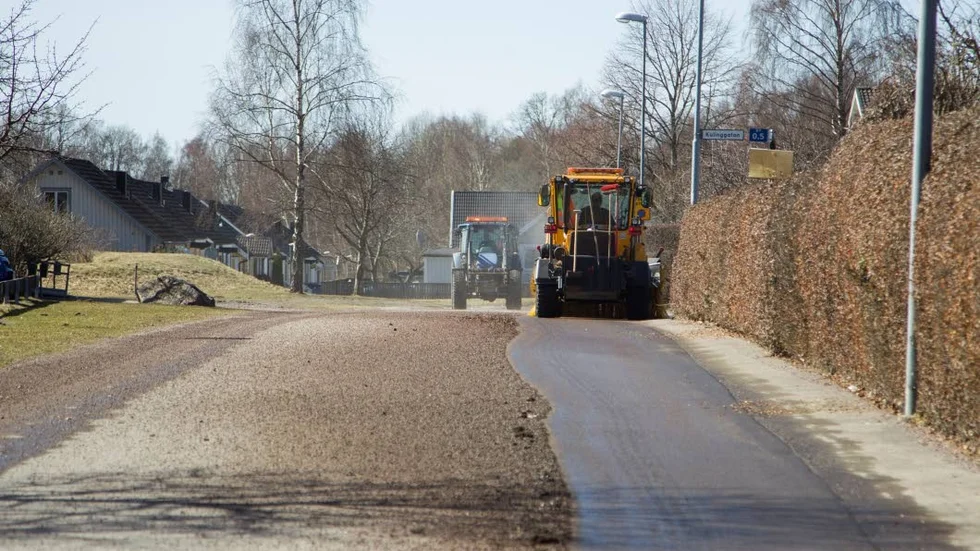 Mängden grus som kommer sopas upp är fortfarande okänt.
