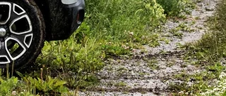 Fastnade i vägrenen - bilen brann upp