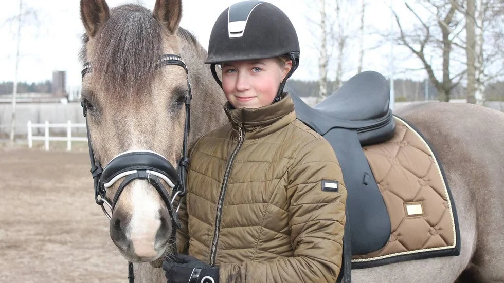 Tindra Holmertz med D-ponnyn Brave Heart.