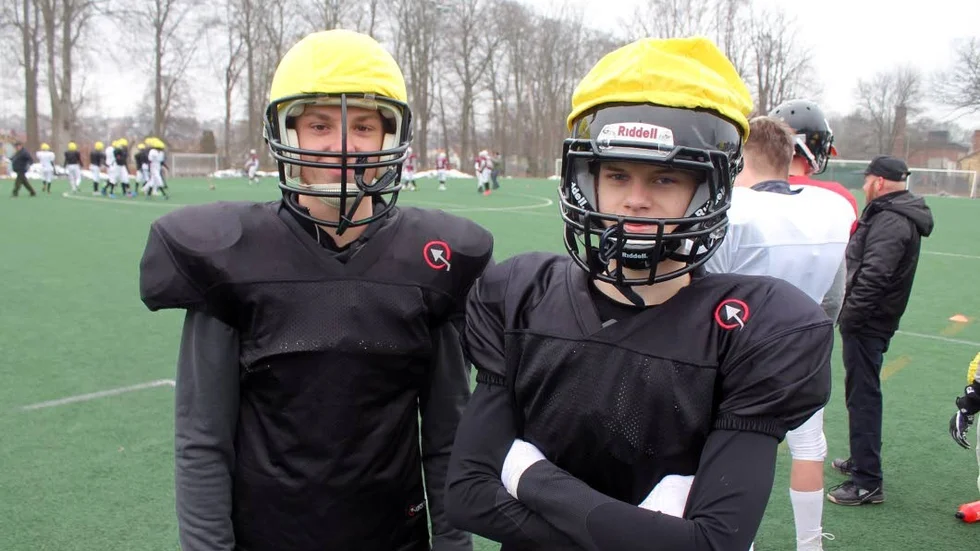 Elliot Ellison och Jacob Lundström var två av spelarna i Blackhawks som beträdde Idrottsparken i helgens träningsläger. Amerikanska fotbollen har gjort sin inmarsch i Motala.
