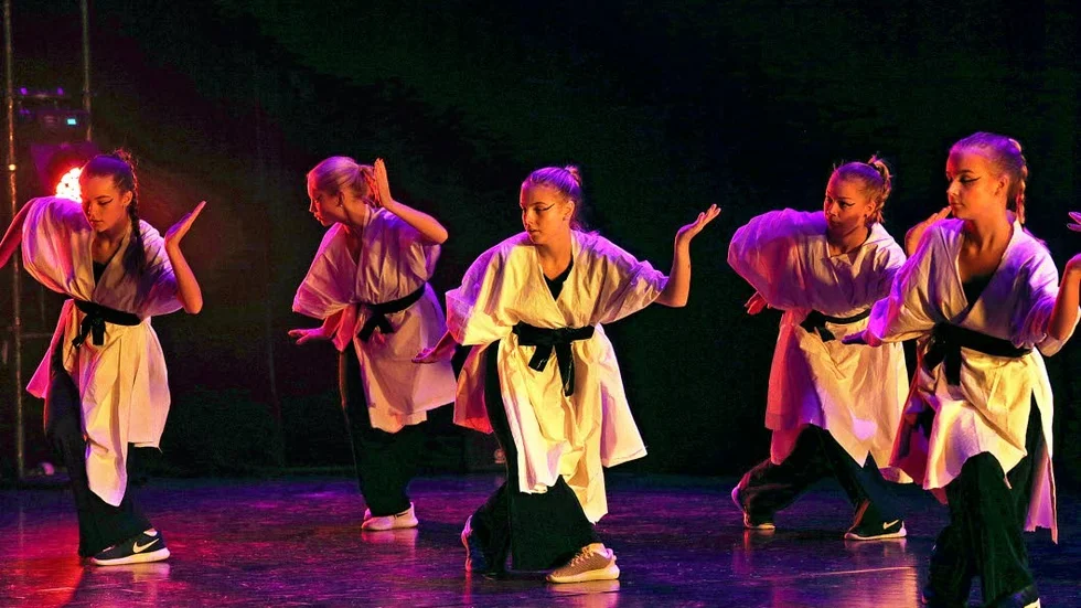 Dans inspirerad av filmen Crouching Tiger, Hidden Dragon från år 2000.