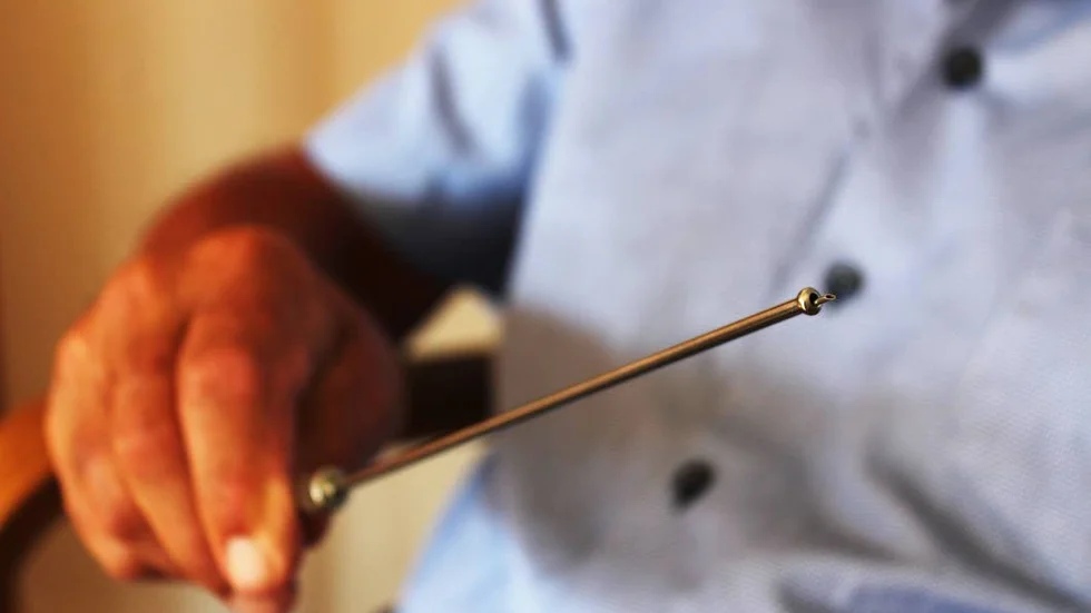 Den gynekologiska nålen som används vid Västerviksmetoden. I dag är det vanligare med epidural, en ryggbedövning, som smärtlindring vid förlossning.

– Det är nog inte så många barnmorskor som kan Västerviksmetoden i dag, tror Gunnar Rosenmüller.