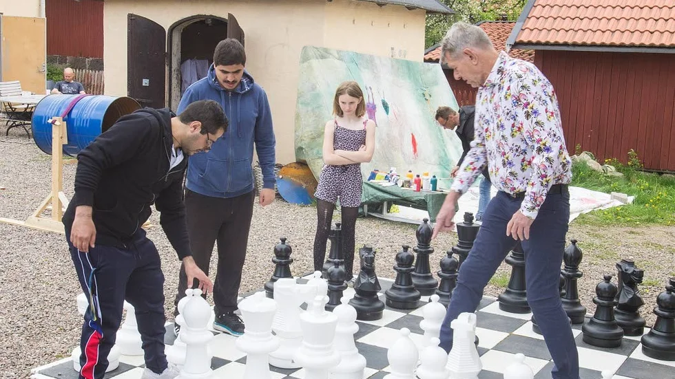 Muheam och Saif Salam spelade storschack med Leia Lundahl och Gösta Blohm.