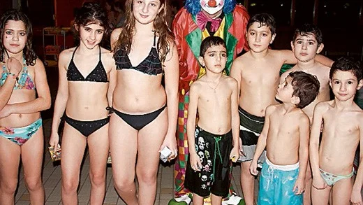 Clownen Fiffi blev kvällens höjdpunkt för många av barnen.