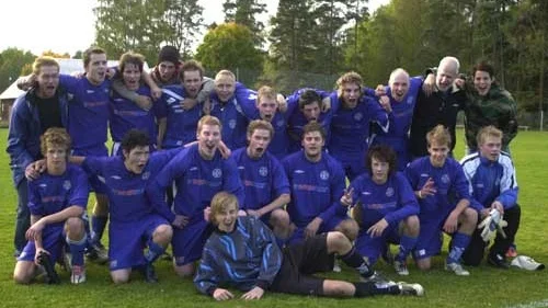Stående fr.v: Peter Magnusson, Fredrik Isaksson, Morgan Rinaldo, Lars sahlin, Andreas Svensson, Claes Nilsson, Mikael Rinaldo, Filip Stenberg, Rickard Lindström, Ola Bertilsson, Thomas Eriksson och Mattias Åström Karlsson. Sittande fr.v: Tony Ståhl, Emil Fjällgård, Mikael Johansson, Robin Rinaldo, Cristopher Lätt, Oskar Pettersson, Axel Svensson, Tobias Rinaldo. Liggande: Jakob Holmberg.
