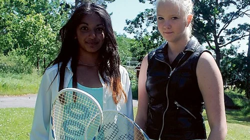 Medina Ramadani och Ellen Nyberg trivs på Kul i sommar.
