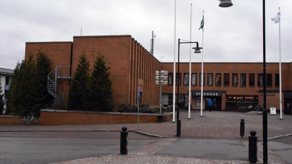 "Våra toppolitiker tycks se som sin uppgift att skapa dålig stämning bland oss kommuninvånare", skriver en Vimmerbybo i en insändare.