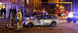 Föraren bevakas på sjukhuset