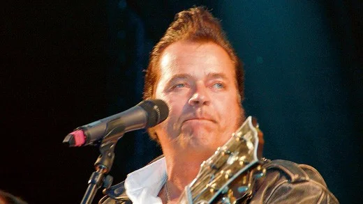 Peter Jezewski bjuder på en generös rockshow med låtar från rockens guldålder.