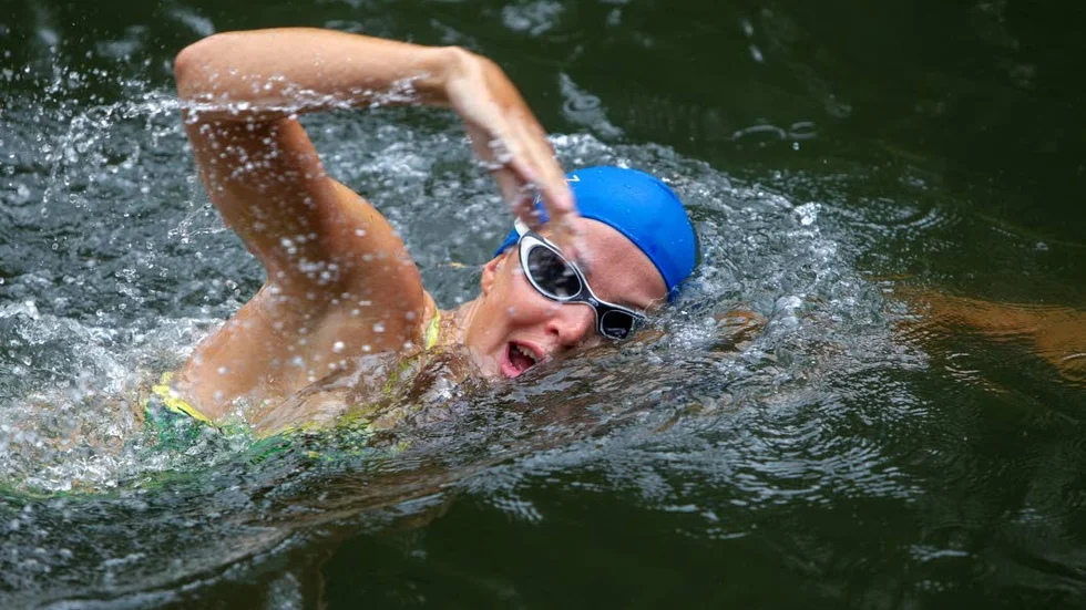 Malin Cederberg fick problem med sina hälsenor i år och har fått byta från triathlon till siming. Och där har det gått riktigt bra.