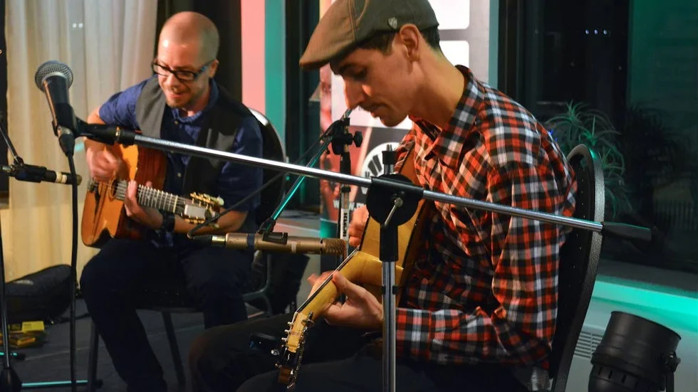Mikko Hildén, till vänster, är musiklärare i Motala och mötte Andy Mac i Toronto i Kanada.