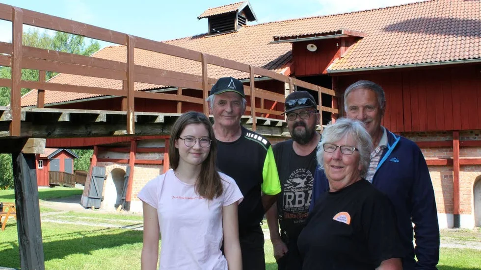 Ella Hultqvist, Lars-Gunnar Hyllman, Bo Johansson, Bosse Gustavsson och Solbritt Steinholtz är alla engagerade i tegelbruket på olika sätt.