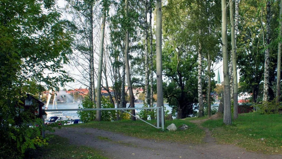 Del av Södra stranden med vy mot hamnen.