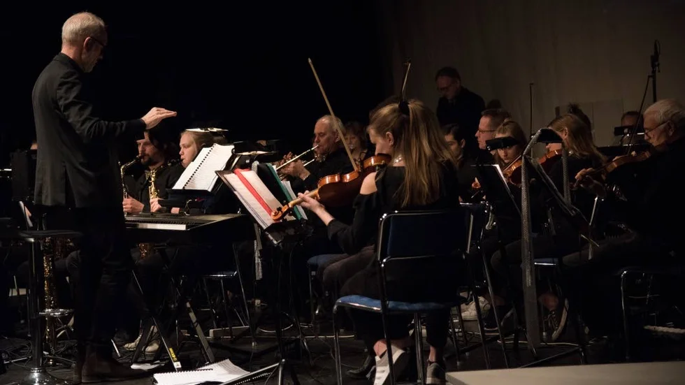 Orkestern leddes av kulturskolans chef Peter Andersson.