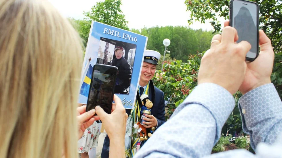 De nya studenterna blev ordentligt firade av vänner och famil.