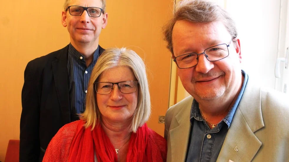 Per-Inge Pettersson, Lena Segerberg och Pierre Edström sitter alla i Beredningen för hållbarhet och folkhälsa. De vill satsa på bland annat klimatkompensation och att minsak ensamhet bland äldre.