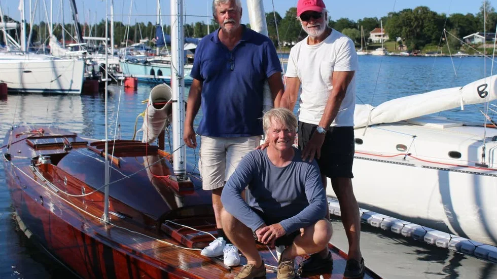 Rolf Herrström, till höger, med sin besättning. Tomas Karlsson, till vänster, Pär Karlsson.