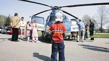 Elias Danneby, tre och ett halvt år, hörde till dem som fascinerades av brandbilar, polisbilar och ambulanshelikoptern. som tröjan avslöjar vill han bli brandman precis som sin mosters sambo.