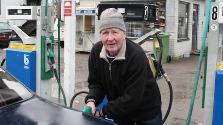 Torsten Karlsson, 79, tycker nedläggningen är orimlig.- Folk blir arbetslösa och andra tvingas börja pendla.