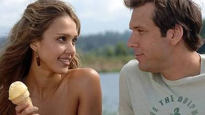 Jessica Alba och Dane Cook är charmiga i spekulativa komedin Good luck Chuck.