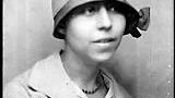 Unikt författarskap. Sommaren 1942 hämtades Irène Némirovsky av fransk polis och kort därefter, endast 39 år gammal dog hon i förintelselägret i Auschwitz.
