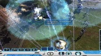Aliens slås med varandra på jorden i Universe at War: Earth Assault.