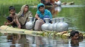 Översvämmad by i distriktet Munshigonj i Bangladesh.
