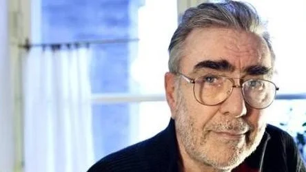 Gösta Friberg är uppvuxen och bosatt på Södermaln i Stockholm, en plats som ofta återkommer i författarskapet.