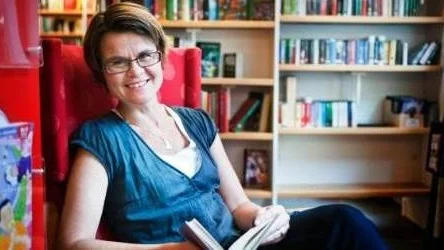 I Anna Ehns nya ungdomsroman lyser språket allra starkast, enligt recensenten.