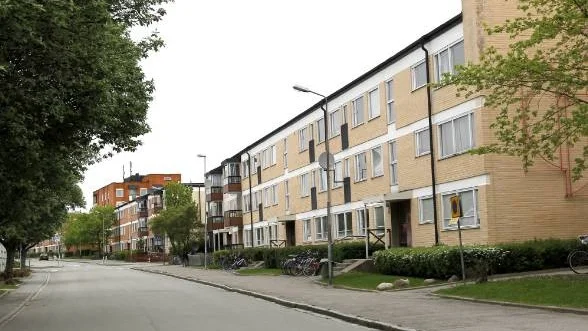 Vill bo kvar. Det senaste året har hyresgästerna i Gränby stridit för att kunna bo kvar i sina hem, skriver Barbro Engman med flera.