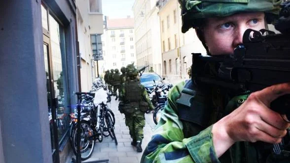 Hoppar av. Det nya personalförsörjningssystemet är långt ifrån på plats. Problem med avhopp bland soldaterna är ett faktum, skriver Peter Hultqvist.