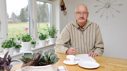 Hans-Erik Carlsson i Fagerviken drabbades i augusti av det fästingburna viruset TBE, trots att han är vaccinerad. Han är rädd att folk i allmänhet inte

förstår allvaret i viruset och därför låter bli att vaccinera sig.