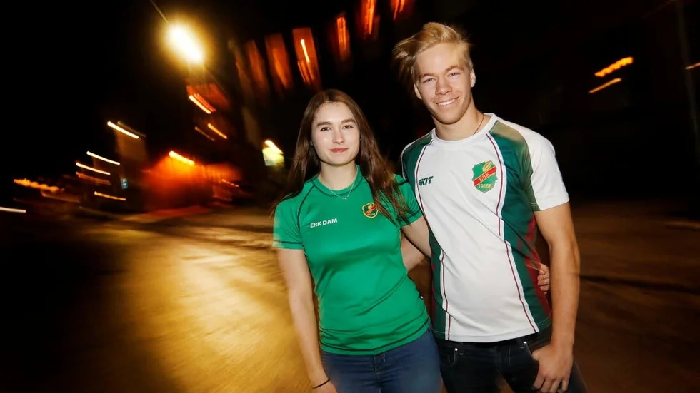 Träning. Paulina Toresäter och Oskar Proos satsar på rugbyn.