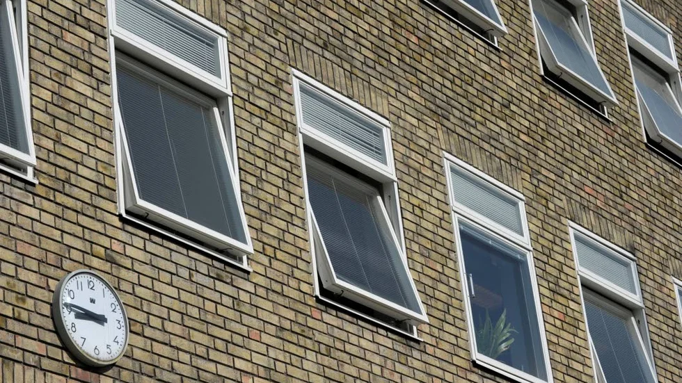 I kommunallagens paragraf om jäv står att en anställd inte får fatta beslut som rör egna familjemedlemmar vid till exempel anställningar.