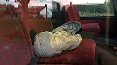 Johanna Setén befann sig på bussen och hittade det misstänkta föremålet.
